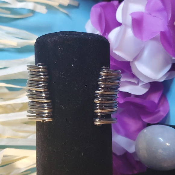 Multilayer bangle cuffed bracelet. Multi toned. - Picture 3 of 6